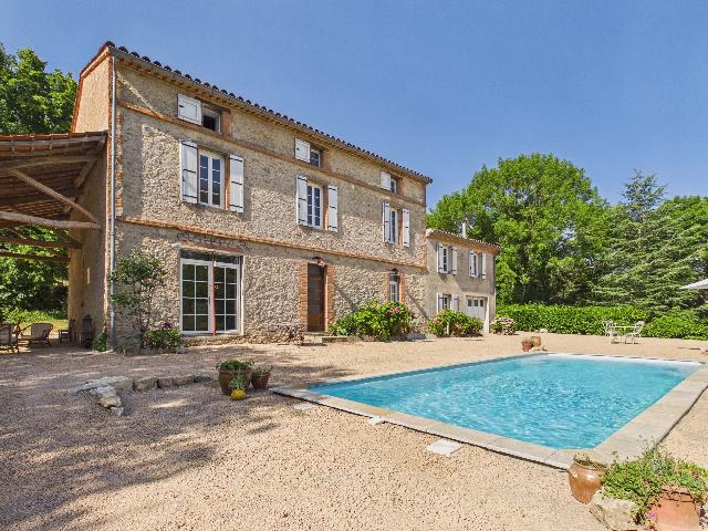 Huis te koop in&nbsp;LAUTREC 81440 Tarn Midi-Pyrénées France: Prachtig gerenoveerde, energiezuinige landelijke woning nabij Lavaur. Historische woningen combineren zelden hun authentieke karakter met een uitstekende energiezuinigheid, maar deze uitzonderlijke la...