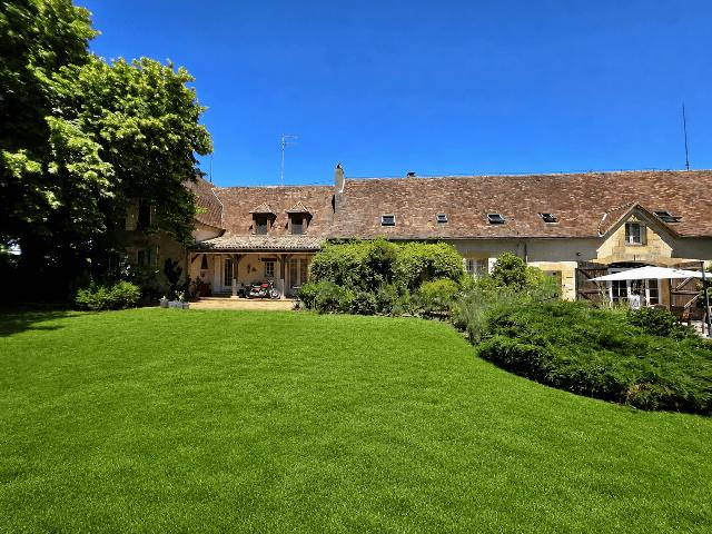 Guesthouses-Bed-&-Breakfast&nbsp;for sale&nbsp;BERGERAC 24100 Dordogne Aquitaine France: Périgord-style farmhouse with business opportunities. Set among the vineyards and just minutes from Bergerac and its international airport, is this impressive 19th-century estate with over 1.6 hectar...