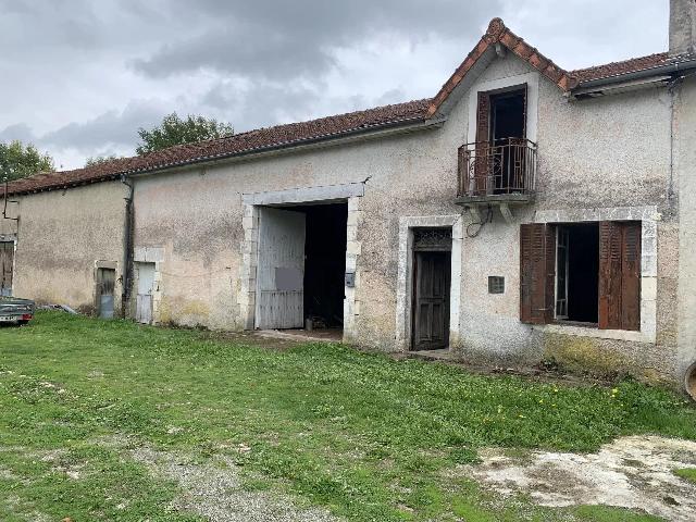 Huis te koop in&nbsp;NONTRON 24300 Dordogne Aquitaine Frankrijk: Stenen schuur met parkeergelegenheid – op 2 minuten van Nontron. EXCLUSIEF AANGEBODEN DOOR BEAUX VILLAGES! Gelegen in een rustig gehucht op slechts 2 minuten rijden van het centrum van Nontron, bied...