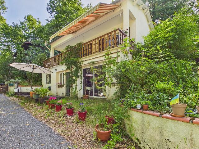 Huis te koop in&nbsp;ALBI 81000 Tarn Midi-Pyrénées France: Regio Sérénac, Albi: Woning met 3 slaapkamers, balkon en uitzicht op de rivier de Tarn. Rustig wonen op het platteland, op slechts 20 minuten van Albi.<br />
Word wakker met vogelgezang, geniet van uw on...