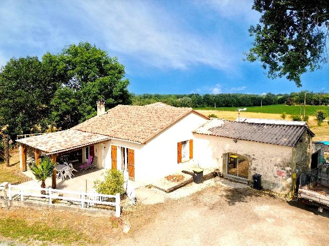 Maison&agrave; vendre &agrave;&nbsp;SÉGALAS 47410 Lot-et-Garonne: Maison de plain-pied avec studio, grange et vue campagne. Située dans un environnement rural avec de belles vues dégagées sur la campagne environnante, cette maison de plain-pied offre espace, inti...