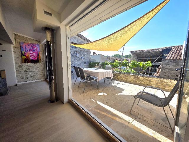 Maison&agrave; vendre &agrave;&nbsp;EYMET 24500 Dordogne: Une superbe maison de ville au style unique, en plein centre d’Eymet. EN EXCLUSIVITÉ! Issue de la transformation d’anciens entrepôts il y a un peu plus de dix ans, cette remarquable propriété ...