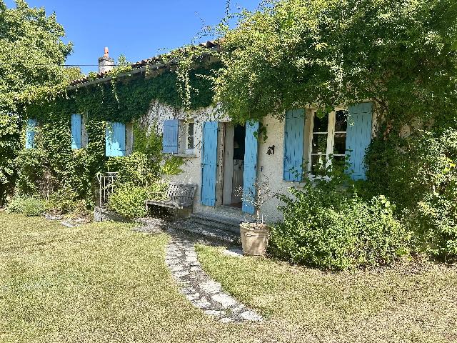 Haus zu verkaufen in&nbsp;ALLEMANS 24600 Dordogne Aquitaine Frankreich: Charmantes, traditionelles Steinhaus mit Gästebereich auf Gartenebene. EXKLUSIV BEI BEAUX VILLAGES! Ein hübsches, traditionelles Steinhaus inmitten eines schönen Gartens, mit doppelter Toreinfahrt,...
