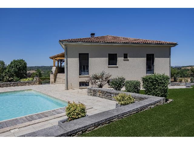 Huis te koop in&nbsp;FIGEAC 46100 Lot Midi-Pyrénées France: Architectonisch ontworpen villa met origineel concept, zwembad en uitzicht op de Ségala, op 15 minuten van Figeac. Uniek in de omgeving van Figeac, biedt deze strakke en elegante, door een architect ...