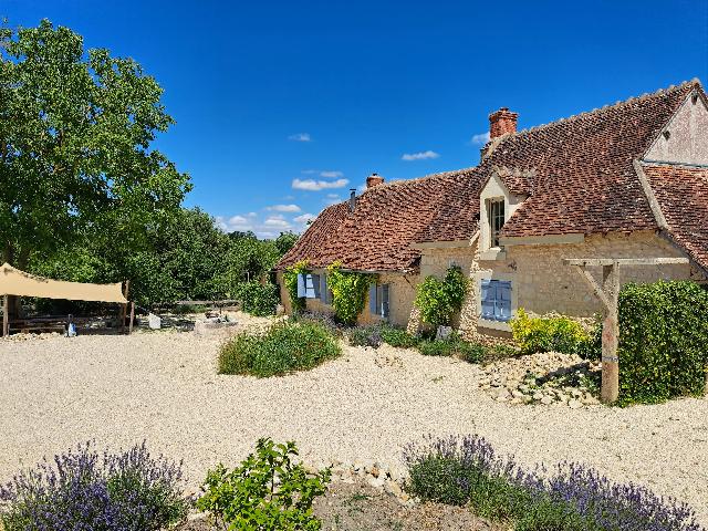 Haus zu verkaufen in&nbsp;PALLUAU-SUR-INDRE 36500 Indre Centre Frankreich: Charmantes Landhaus mit Charakter. EXKLUSIV BEI BEAUX VILLAGES! Dieses bezaubernde, 400 Jahre alte Bauernhaus bietet modernen Komfort mit dem Charme des 17. Jahrhunderts. Zum Anwesen gehören zwei ane...