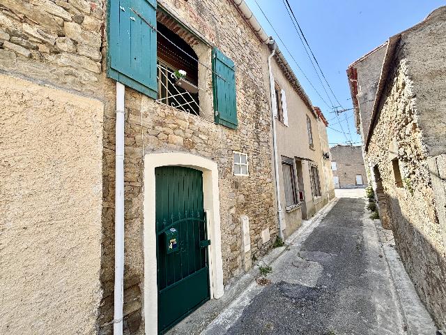 Huis te koop in&nbsp;PÉPIEUX 11700 Aude Languedoc Roussillon France: Een pareltje in het hart van de Minervois. EXCLUSIEF BIJ BEAUX VILLAGES! Charmante, verbouwde stenen stal in het hart van het mooie dorp Pépieux. Deze karaktervolle woning van 58 m² is verdeeld over...