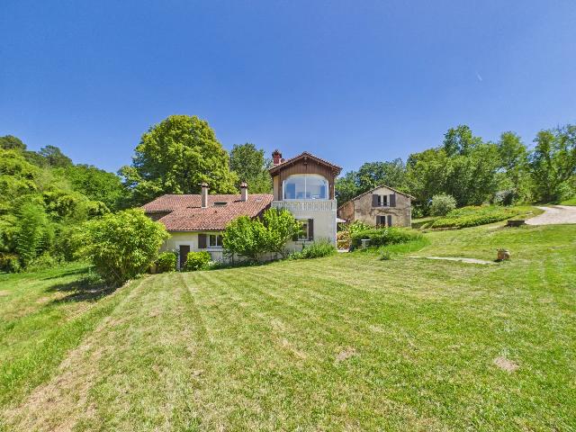 Haus zu verkaufen in&nbsp;PÉRIGUEUX 24000 Dordogne Aquitaine Frankreich: Charmantes Anwesen mit Gästehaus, Pool und Nebengebäuden, eine Stunde von Bordeaux entfernt. EXKLUSIV BEI BEAUX VILLAGES! Inmitten der Landschaft der Dordogne, zwischen Bergerac und Périgueux und n...