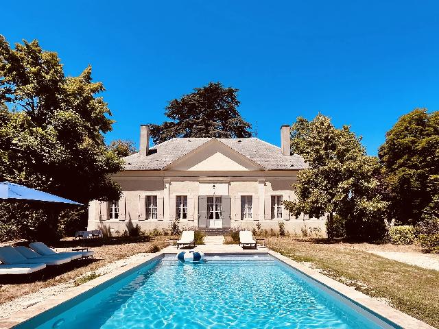 Haus zu verkaufen in&nbsp;LAUZUN 47410 Lot-et-Garonne Aquitaine Frankreich: Historisches Herrenhaus mit Gästehaus, Scheunen und Swimmingpool. Gelegen in der wunderschönen Landschaft nahe dem begehrten Dorf Lauzun, bietet dieses außergewöhnliche historische Anwesen die sel...