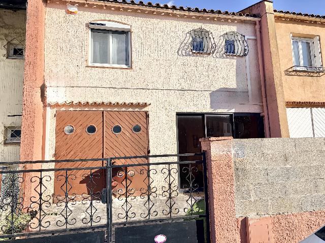 Huis te koop in&nbsp;CARCASSONNE 11000 Aude Languedoc Roussillon France: Scherp geprijsd – Tussenwoning met 3 slaapkamers, patiotuin, garage en goede bereikbaarheid van het centrum van Carcassonne. Deze aantrekkelijke woning ligt op een zeer gewilde locatie nabij het har...
