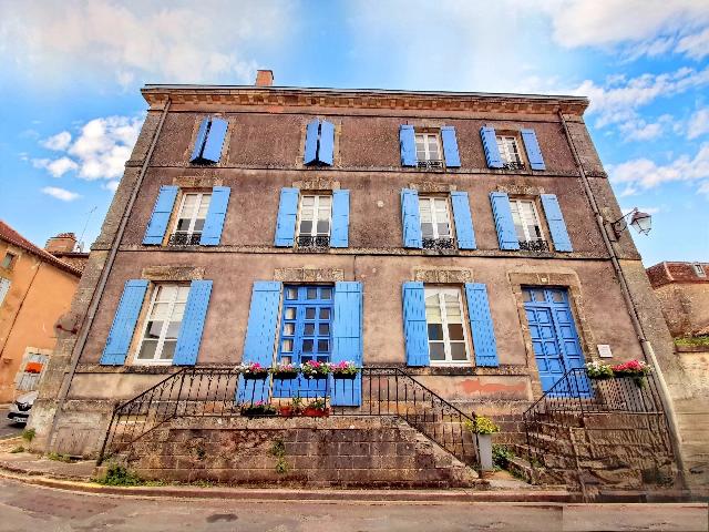 Ferienhaus/Pension zu verkaufen in&nbsp;MONPAZIER 24540 Dordogne Aquitaine Frankreich: Suchen Sie nach einer Gelegenheit für einen besonderen Lebensstil? EXKLUSIV BEI BEAUX VILLAGES! Wohnen Sie in einem der schönsten Bastide-Dörfer Frankreichs und profitieren Sie gleichzeitig von den...