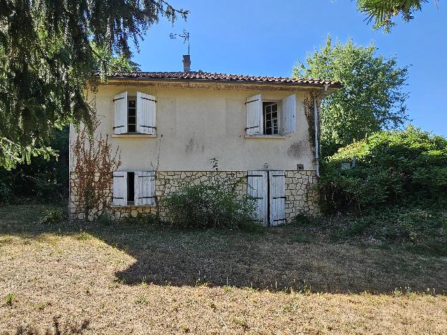 Haus zu verkaufen in&nbsp;CHIRAC 16150 Charente Poitou-Charentes Frankreich: Freistehendes Landhaus mit Potenzial für eine ehemalige „Chambre d'Hôtes“ – ein Renovierungsprojekt voller Möglichkeiten. Wenn Sie eine Immobilie mit Charakter, viel Platz und unbegrenztem Po...