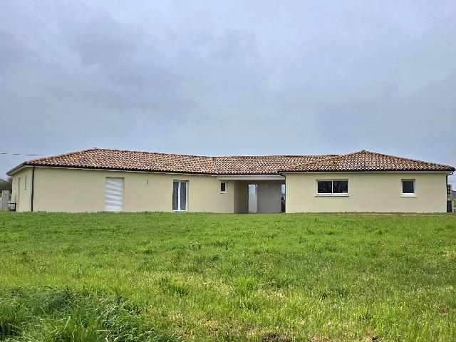 Huis te koop in&nbsp;EYMET 24500 Dordogne Aquitaine France: Modern en praktisch gelijkvloers wonen. Deze ruime, gelijkvloerse woning biedt veel lichtinval en royale vertrekken, gelegen op een rustige locatie met een prachtig uitzicht over het omliggende landsc...