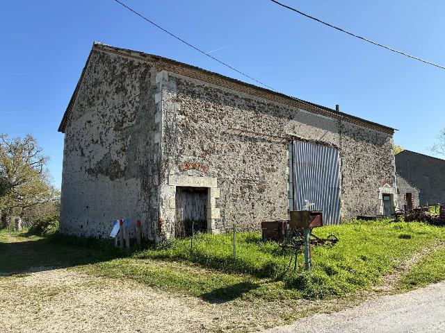 Huis te koop in&nbsp;LATHUS-SAINT-RÉMY 86390 Vienne Poitou-Charentes France: Prachtige schuur met uitzicht! Heeft u altijd al gedroomd van het ombouwen van een schuur tot woning? Gelegen op een verhoogde plek in de Gartempe-vallei, op loopafstand van de rivier, een restaurant,...
