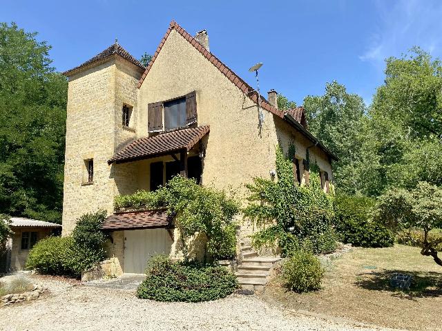 Huis te koop in&nbsp;MONPAZIER 24540 Dordogne Aquitaine France: Charmante voormalige molen, gelegen op een terrein van 1,2 hectare met parktuin en vijver. Deze charmante, voormalige molen ligt aan de rand van de Dordogne, op slechts enkele minuten van het prachtig...