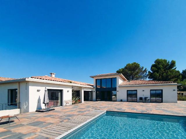 Huis te koop in&nbsp;AIX-EN-PROVENCE 13080 Bouches-du-Rhône Provence Alpes Côte d'Azur France: Uitzonderlijke moderne villa met panoramisch uitzicht op het omliggende landschap. Deze schitterende, in 2018 opgeleverde woning is ideaal gelegen in de zeer gewilde wijk Pey Blanc, op slechts vijf mi...