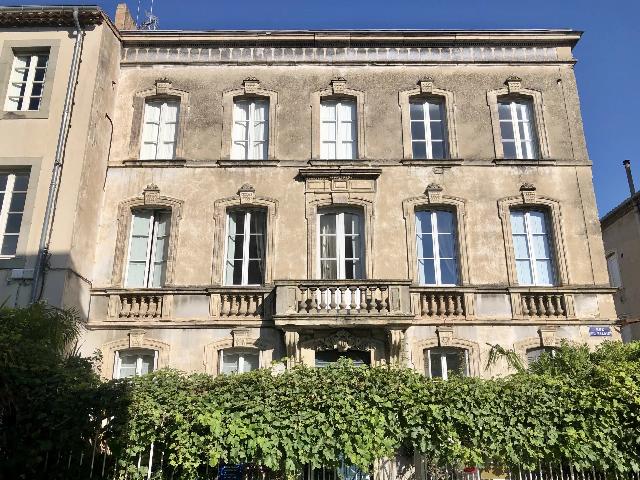 Huis te koop in&nbsp;CARCASSONNE 11000 Aude Languedoc Roussillon France: Elegant herenhuis in Haussmann-stijl met tuin en uitstekend investeringspotentieel. Gelegen in een rustige straat in de zeer gewilde wijk Palais in Carcassonne, straalt dit prachtige neoklassieke here...