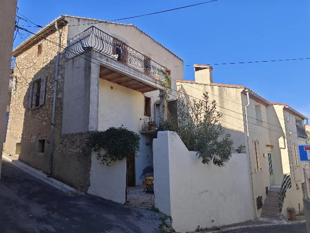 Gîtes/Chambres d'hôtes&agrave; vendre &agrave;&nbsp;PAZIOLS 11350 Aude: Paziols: Maison en pierres avec 2 annexes. EN EXCLUSIVITÉ! Ce bien atypique se compose d'une maison en pierre ainsi que d'une grange attenante aménagée, située dans une position dominante dans le ...