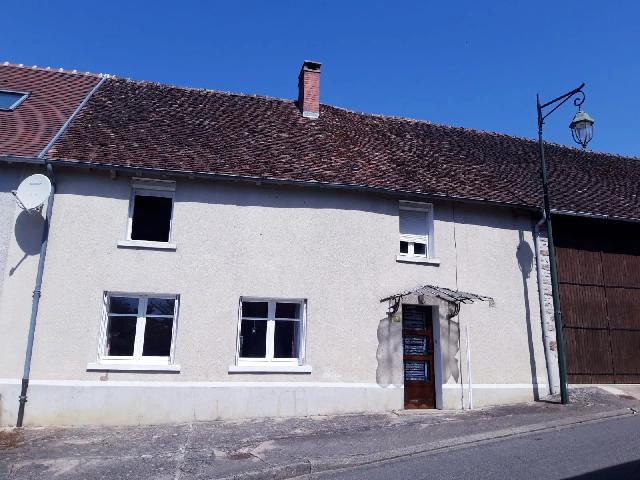 Huis te koop in&nbsp;JOUAC 87890 Haute-Vienne Limousin France: Dorpswoning met uitbreidingsmogelijkheden. EXCLUSIEF BIJ BEAUX VILLAGES! Deze woning ligt in het charmante dorp Jouac.<br />
De woning beschikt over twee tweepersoonsslaapkamers en een ruime bovenverdiepin...