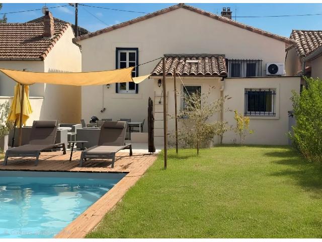 Huis te koop in&nbsp;CARCASSONNE 11000 Aude Languedoc Roussillon France: Elegant herenhuis met zwembad, op een steenworp afstand van de middeleeuwse stad Carcassonne. EXCLUSIEF BIJ BEAUX VILLAGES! Op slechts enkele minuten lopen van de wereldberoemde middeleeuwse stad Carc...