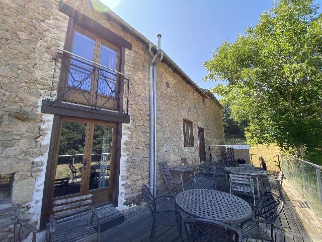 Huis te koop in&nbsp;BESSINES-SUR-GARTEMPE 87250 Haute-Vienne Limousin France: Een prachtige woning op een rustige locatie. EXCLUSIEF BIJ BEAUX VILLAGES! Gelegen op een toplocatie aan de rand van Bessines-sur-Gartempe en op korte afstand van een recreatiemeer, biedt dit charmant...