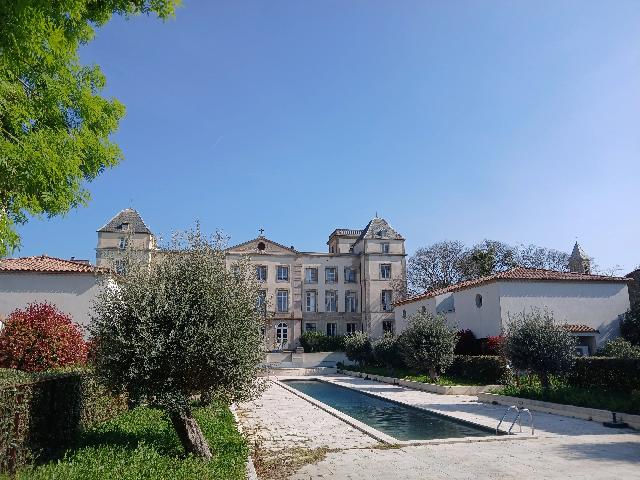 Appartement te koop in&nbsp;LA REDORTE 11700 Aude Languedoc Roussillon France: La Redorte – Appartement met 2 slaapkamers in een prachtig chateau-complex. EXCLUSIEF BIJ BEAUX VILLAGES! Château de la Redorte ligt in de regio Aude, aan de oevers van het Canal du Midi, en biedt ...