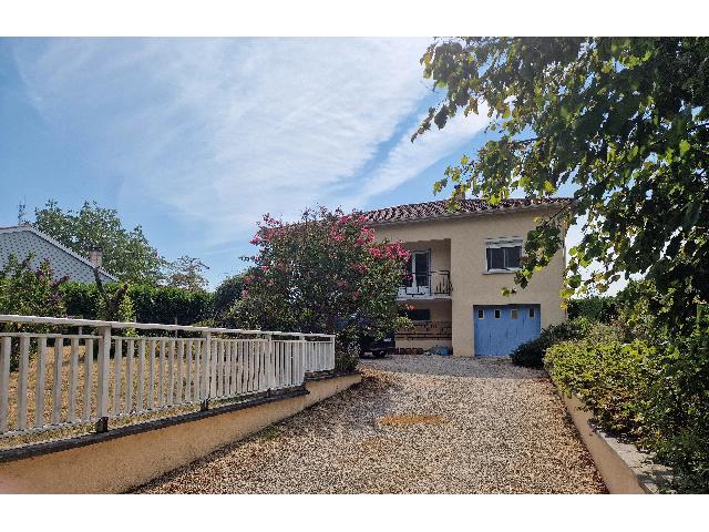 Haus zu verkaufen in&nbsp;MONSÉGUR 47150 Lot-et-Garonne Aquitaine Frankreich: Charmantes Haus mit großem Grundstück in einem Dorf bei Monflanquin. Dieses reizvolle Anwesen befindet sich in einem der schönsten Dörfer in der Nähe von Monflanquin auf einem Grundstück von etw...