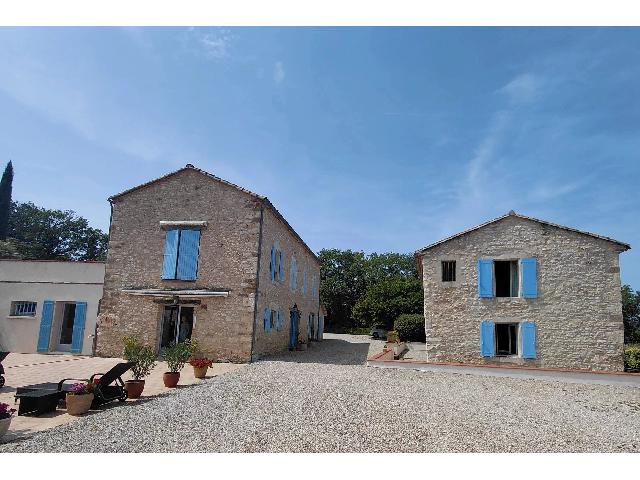 Huis te koop in&nbsp;CORDES-SUR-CIEL 81170 Tarn Midi-Pyrénées France: Twee karaktervolle woningen nabij Cordes-sur-Ciel, gelegen aan het einde van een doodlopende weg met panoramisch uitzicht. Ontdek dit prachtige, uit natuursteen opgetrokken landgoed van 344 m² nabij ...