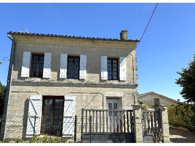 Huis te koop in&nbsp;SAINT-ÉMILION 33330 Gironde Aquitaine France: Charmant natuurstenen huis met zwembad en bijgebouw, nabij Saint-Émilion. Gelegen in een rustige omgeving, op slechts enkele minuten van de beroemde wijngaarden van Saint-Émilion, combineert dit pra...