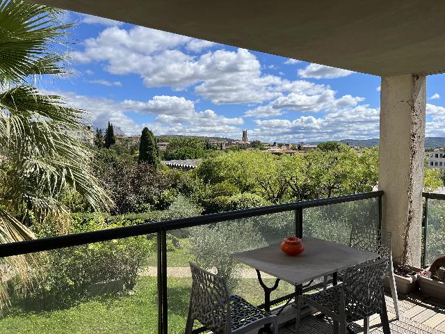 Wohnung zu verkaufen in&nbsp;AIX-EN-PROVENCE 13080 Bouches-du-Rhône Provence Alpes Côte d'Azur Frankreich: Wunderschöne 3-Zimmer-Wohnung mit Panoramablick, Terrasse, Garage & Stellplatz. Diese schöne Wohnung mit zwei Schlafzimmern befindet sich in einer modernen, gesicherten Wohnanlage in ruhiger und au�...