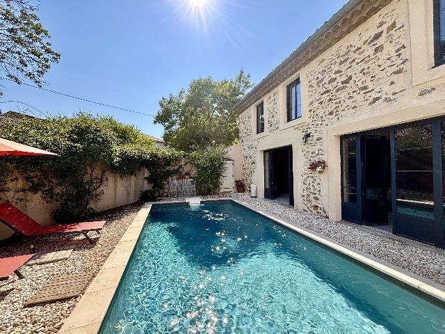 Huis te koop in&nbsp;POUZOLS-MINERVOIS 11120 Aude Languedoc Roussillon France: Een privé-oase: prachtig gerestaureerd natuurstenen huis in het hart van de Minervois. EXCLUSIEF BIJ BEAUX VILLAGES! Ontdek een zeldzame combinatie van authentiek karakter, moeiteloze elegantie en cr...