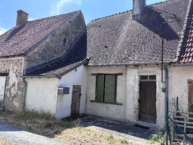 Huis te koop in&nbsp;BRIGUEIL-LE-CHANTRE 86290 Vienne Poitou-Charentes France: Klein huis in een gehucht, met schuur en grond. EXCLUSIEF BIJ BEAUX VILLAGES! Een geweldig object voor een klein budget!<br />
<br />
Een klein, bewoonbaar huis met een hal, een leefruimte (inclusief keuken en ...