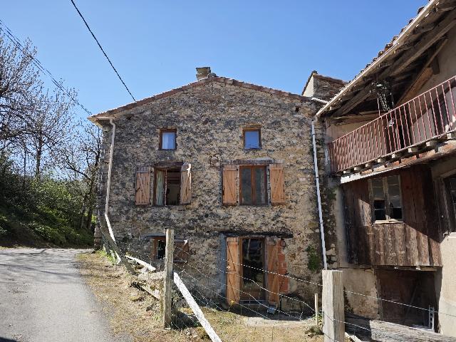 Huis te koop in&nbsp;RIVEL 11230 Aude Languedoc Roussillon France: Het perfecte vakantieverblijf – klein maar fijn! EXCLUSIEF BIJ BEAUX VILLAGES! Deze charmante, verbouwde schuur is een gezellig en rustig toevluchtsoord, met alle gemakken van uitstekende voorzienin...