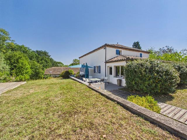 Haus zu verkaufen in&nbsp;PINEL-HAUTERIVE 47380 Lot-et-Garonne Aquitaine Frankreich: Wunderschönes Anwesen mit Swimmingpool und umgebauter Scheune. In idealer Lage nahe aller Annehmlichkeiten vereint dieses charmante Anwesen Charakter, Komfort und modernes Wohnen in ruhiger Umgebung....