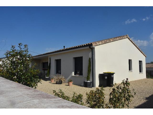 Huis te koop in&nbsp;ROCHES-PRÉMARIE-ANDILLÉ 86340 Vienne Poitou-Charentes France: Een onderscheidende architectuur, uitstekende energie-efficiëntie en volledige privacy. Gelegen in een gewilde woonomgeving – rustig, maar op slechts 5 minuten lopen van het dorpscentrum, lokale wi...