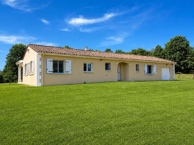 Maison&agrave; vendre &agrave;&nbsp;ÉDON 16320 Charente: Villa moderne de plain-pied avec 3,3 ha de terrain. EN EXCLUSIVITE ! Nichée dans un paisible hameau, cette superbe villa de plain-pied offre un cadre idéal alliant tranquillité, espace et proximit�...