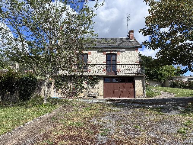 Huis te koop in&nbsp;LA TRIMOUILLE 86290 Vienne Poitou-Charentes France: Een charmant dorpshuis, op loopafstand van alle voorzieningen. EXCLUSIEF AANGEBODEN DOOR BEAUX VILLAGES! Verscholen in een hoekje van La Trimouille vindt u deze heerlijke gelijkvloerse woning, complee...