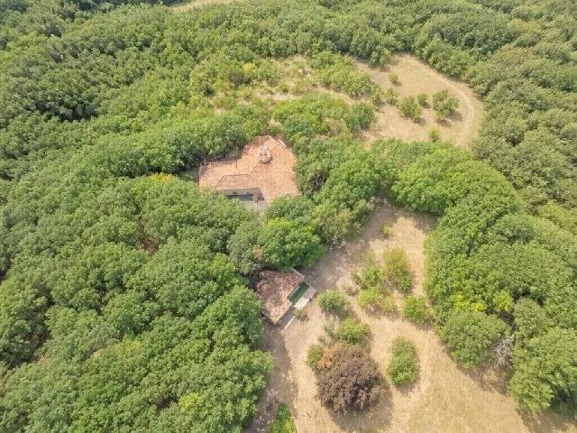 Haus zu verkaufen in&nbsp;SAINTE-COLOMBE-DE-VILLENEUVE 47300 Lot-et-Garonne Aquitaine Frankreich: Ein außergewöhnliches Privatanwesen in unberührter Natur. Am Ende einer langen Privatauffahrt gelegen, besticht dieses wunderschöne Anwesen durch seine absolut außergewöhnliche und ruhige Lage. ...
