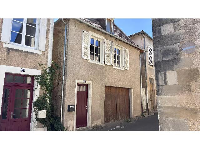 Huis te koop in&nbsp;MONTMORILLON 86500 Vienne Poitou-Charentes France: Gerenoveerd herenhuis in de oude binnenstad van Montmorillon. Een karaktervol herenhuis in het hart van het historische centrum van Montmorillon.<br />
<br />
Recent gerenoveerd, inclusief ramen en deuren met d...