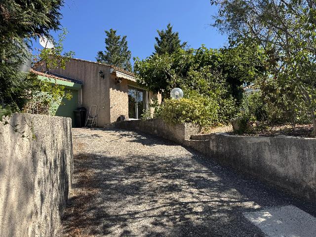 Haus zu verkaufen in&nbsp;ROUSSET 13102 Bouches-du-Rhône Provence Alpes Côte d'Azur Frankreich: Rousset – Ebenerdiges Haus mit 5 Zimmern zum Verkauf. Entdecken Sie in einer ruhigen und äußerst begehrten Wohngegend von Rousset diese angenehme, ebenerdige Familienvilla. Sie bietet eine Wohnfl�...