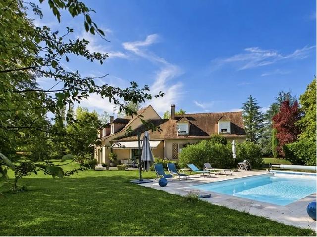 Maison&agrave; vendre &agrave;&nbsp;LE FLEIX 24130 Dordogne: Grande maison de campagne sur les rives de la Dordogne. Cette exceptionnelle propriété d’architecte bénéficie d’une situation véritablement privilégiée sur les rives de la Dordogne, à la p...