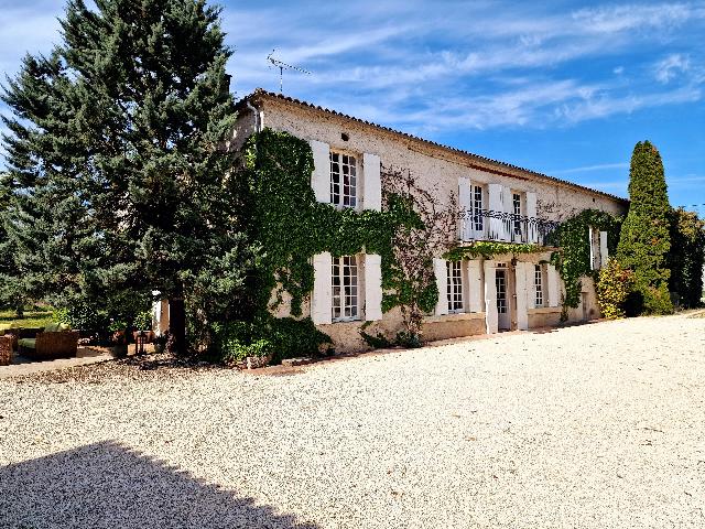 Maison&agrave; vendre &agrave;&nbsp;EYMET 24500 Dordogne: Manoir en Pierre avec Piscine, Terrain de Tennis & Grange – Près d'Eymet. EN EXCLUSIVITE! Nichée dans la campagne paisible du Lot-et-Garonne, à seulement quelques minutes en voiture du charmant v...
