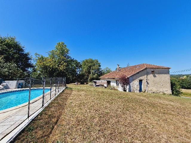 Haus zu verkaufen in&nbsp;LAUZUN 47410 Lot-et-Garonne Aquitaine Frankreich: Bauernhaus aus Stein mit 3 Schlafzimmern, Pool und schöner Aussicht. Dieses kürzlich modernisierte Bauernhaus liegt in ruhiger ländlicher Umgebung und bietet einen weiten Blick auf das nahegelegene...