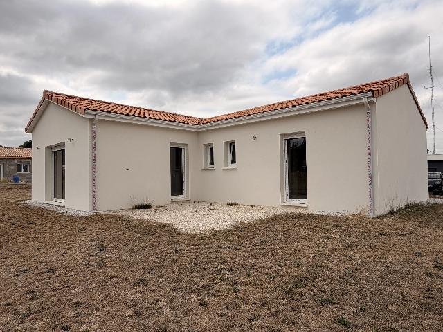 Maison&agrave; vendre &agrave;&nbsp;MANSLE-LES-FONTAINES 16230 Charente: Maison de plain-pied au cœur de Mansle. Idéalement située dans le charmant village de Mansle, au bord de la Charente, cette maison de plain-pied bénéficie d’un emplacement privilégié, à quel...