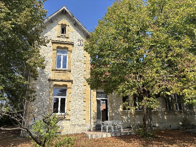 Maison&agrave; vendre &agrave;&nbsp;EYMET 24500 Dordogne: Maison de caractère avec six chambres, idéale pour une famille ou maison secondaire. EN EXCLUSIVITÉ! C'est une formidable opportunité d'acquérir une ancienne école entièrement rénovée, situé...