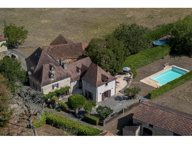 Huis te koop in&nbsp;SAINT-PIERRE-LAFEUILLE 46090 Lot Midi-Pyrénées France: Nabij Cahors: Prachtig gerenoveerd natuurstenen huis met 3 slaapkamers en zwembad, gelegen aan de rand van een levendig dorp. EXCLUSIEF BIJ BEAUX VILLAGES! Dit charmante en stijlvol gerenoveerde huis ...
