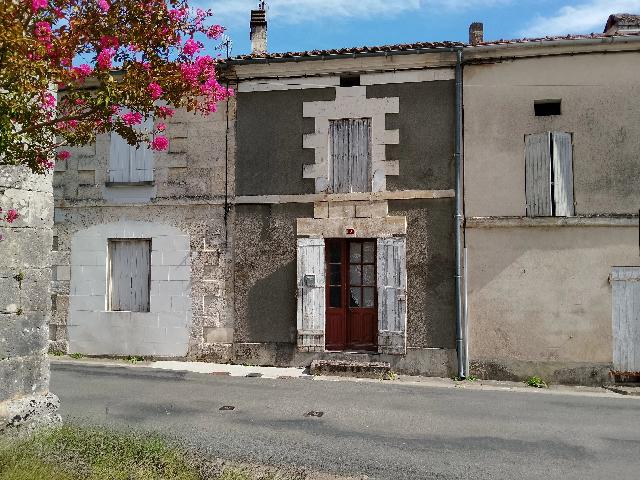 Haus zu verkaufen in&nbsp;MAREUIL 24340 Dordogne Aquitaine Frankreich: Renovierungsbedürftiges Dorfhaus mit Garten im Herzen von Vieux-Mareuil. EXKLUSIV BEI BEAUX VILLAGES! Entdecken Sie im Herzen des malerischen Dorfes Vieux-Mareuil dieses renovierungsbedürftige Objek...