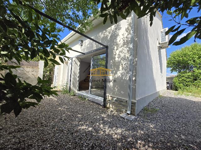 Huis te koop in VIC-LA-GARDIOLE 34110 Hérault Languedoc Roussillon France: Woonhuis met een woonoppervlakte van 80 m2 en een terrein van 214 m2. Indeling: 3 vertrekken, 2 slaapkamers....