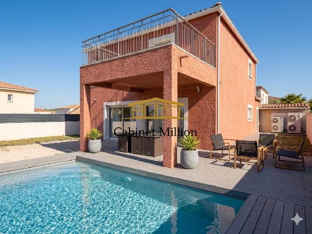 Huis te koop in&nbsp;VILLEVEYRAC 34560 Hérault Languedoc Roussillon France: Recent gebouwde villa (2014) met zwembad, tuin en garage. De villa biedt 124 m² woonoppervlak. De begane grond bestaat uit een ruime en lichte open woonkamer met een volledig uitgeruste keuken (circa...