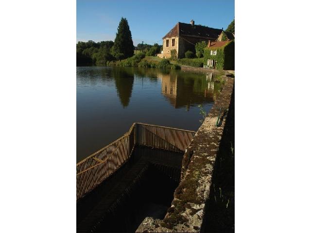 Guesthouses-Bed-&-Breakfast for sale LIMOGES 87000 Haute-Vienne Limousin France: Mill, ponds and lodgings. The property is discovered at the end of a dead end street, quiet and without nuisance, in the center of a 22 hectare park.<br />
Three ponds of 1.80 ha, 1.00 ha and 0.50 ha stock...