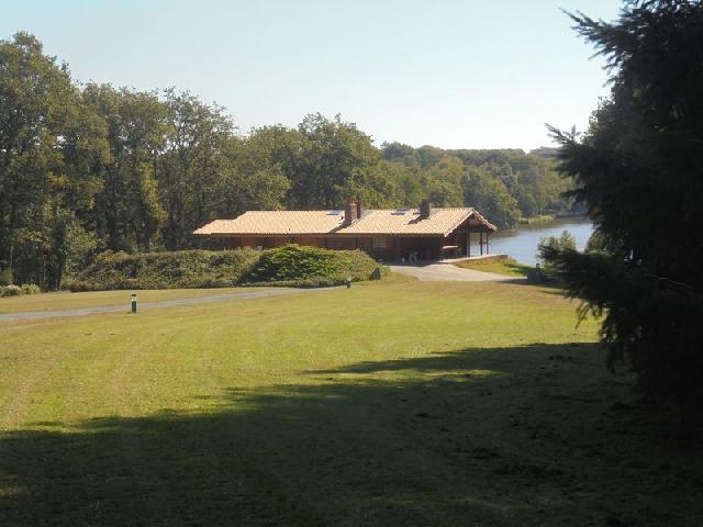 Agricultural-property for sale GUERET 23000 Creuse Limousin France: Rural property 64 ha. Buildings, ponds and forest in the Creuse. Very pleasant slightly hilly terrain.<br />
Meadows, woods and ponds of varying sizes. The largest covers 12 ha. Seven additional functional...